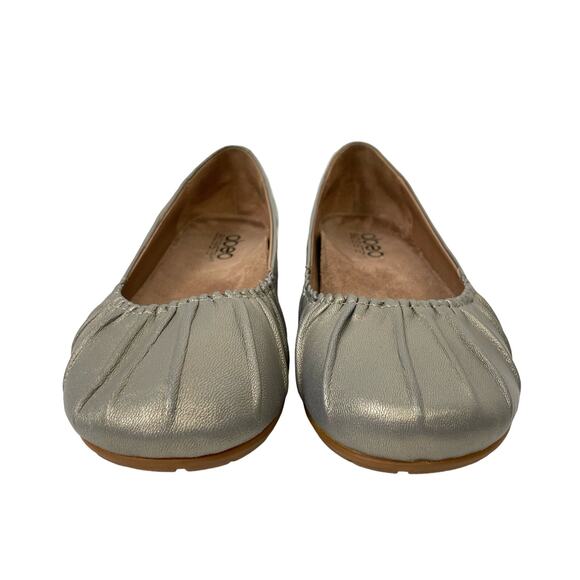 Abeo | NARROW Taylin Neutral Gold Shimmer Metallic Leather Comfort Flats - Picture 3 of 9